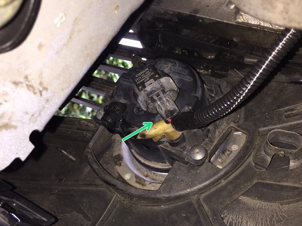 Dévisser dans le sens inverse des aiguilles d'une montre