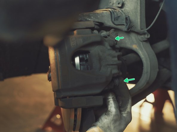 Replacer les caches poussière des colonnettes