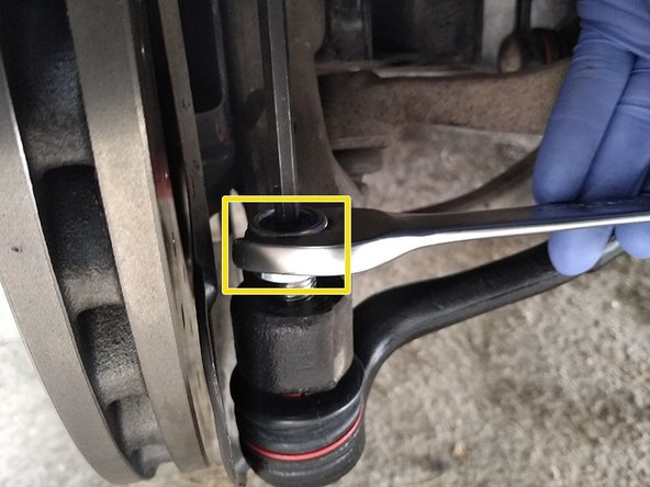 Maintenir la tête de la rotule avec la clé Allen de 6mm et visser l'écrou à l'aide de la clé de 21.