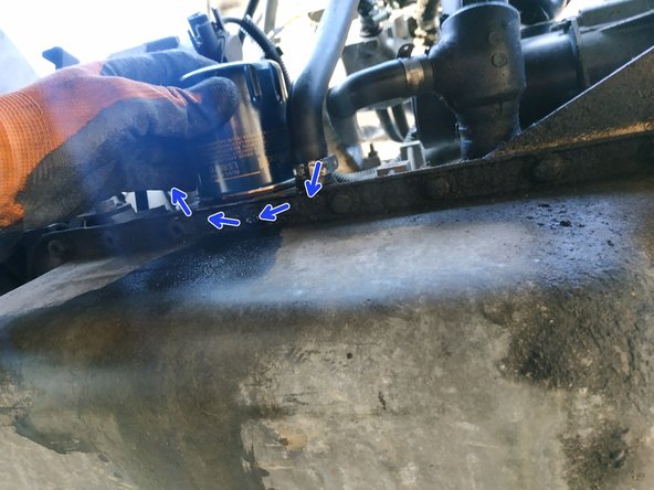 présenter le filtre et visser fort à la main