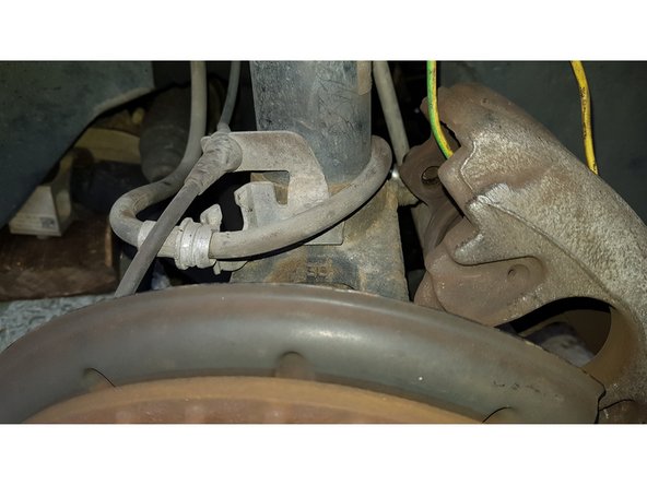 Retirez le flexible de son support pour laisser du mou.