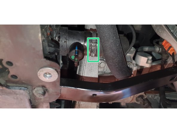 Localiser la durite qui se situe en bas a droite du radiateur. Pour la repérer facilement, celle-ci est pourvue d'un robinet quart de tour.