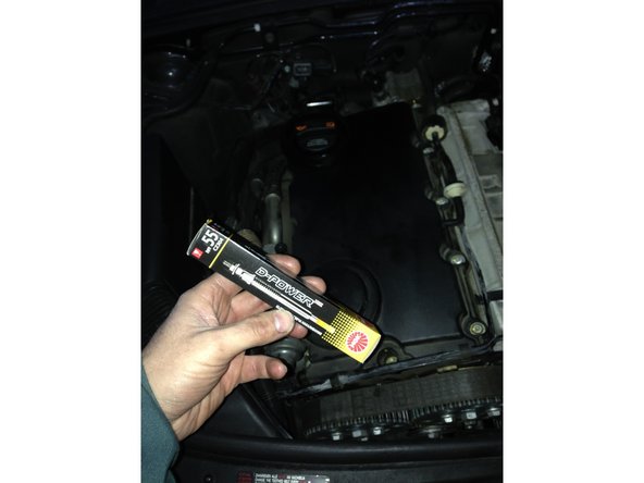 POUR INFOS, SUR LE MOTEUR 2.0TDi 140CV DE 2007, LES BOUGIES SONT EN CERAMIQUE ET PAS EN METAL.