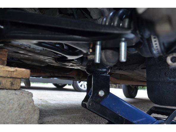 Placez le silentbloc sur la barre stab.