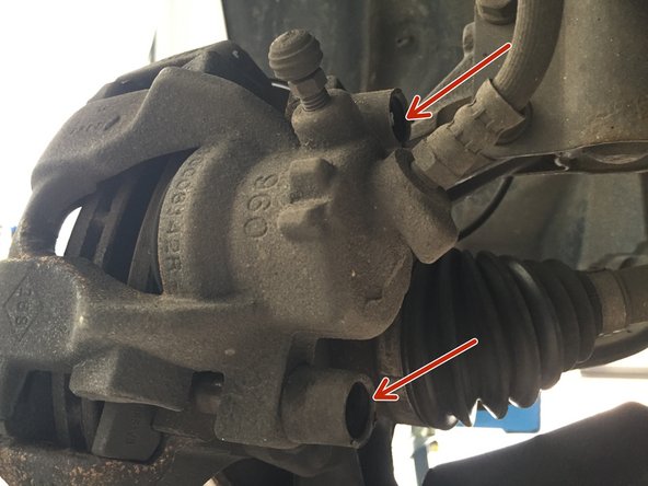 Déviser les deux vis l'étrier à l'aide de la BTR de 7