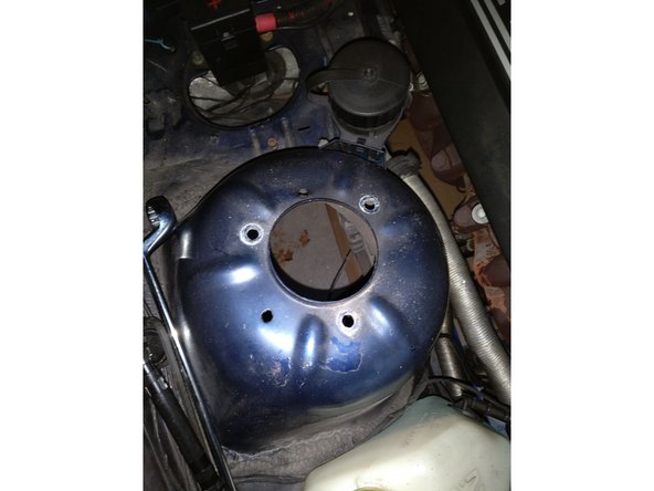 Attention il faut le retenir l'amortisseur par dessous car il va tomber