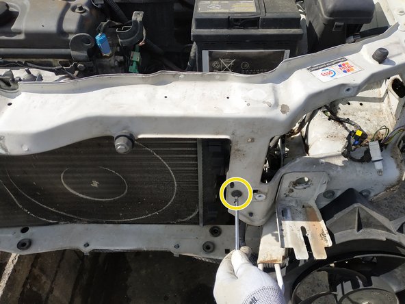 dévisser l'autre vis, clé torx T30 également