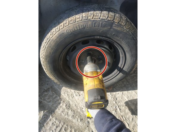 retirer les goujons, clé de 19mm