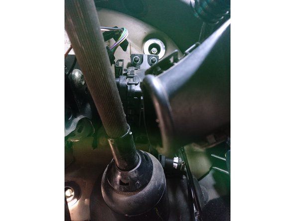 Clipser la rotule de la pédale sur le bras du capteur