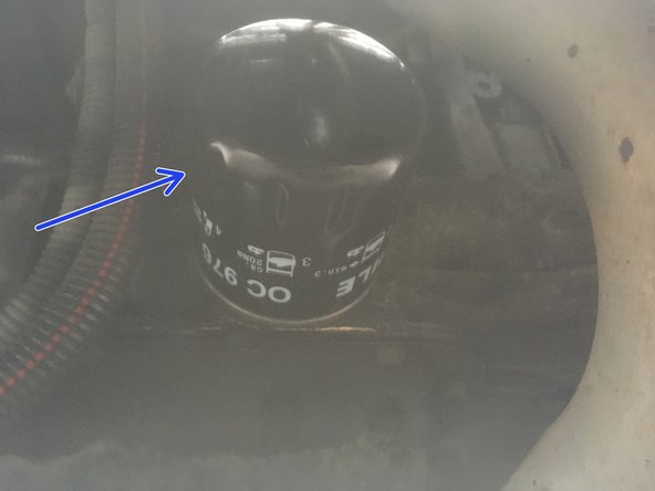 Huiler le joint du nouveau filtre à huile avant le montage