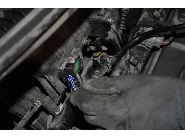 Reposer le capteur d'air d'admission.