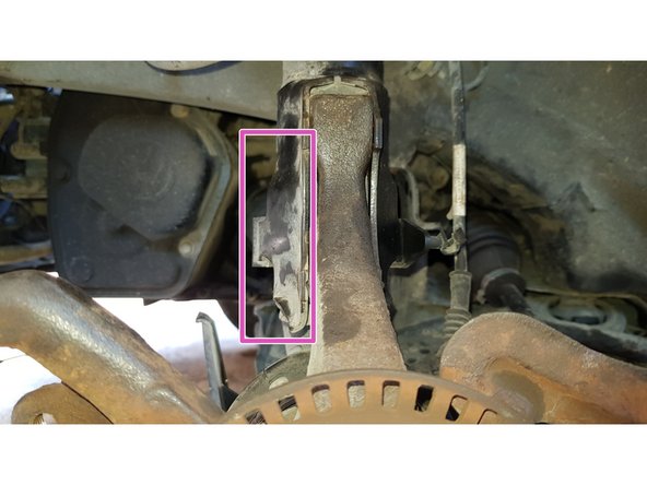 Retirez les 2 boulons de l'amortisseur.