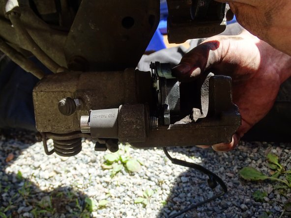 
fix the pad on the piston
