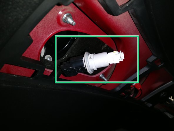 Vous pouvez vérifier si la LED marche avant de remonter en allumant vos feux de position. Si c'est le cas vous pouvez procéder au remontage dans le sens inverse.