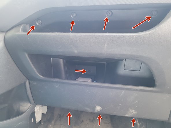 Replacer les caches dans l'ordre inverse du démontage en veillant à ne pas oublier de fixations