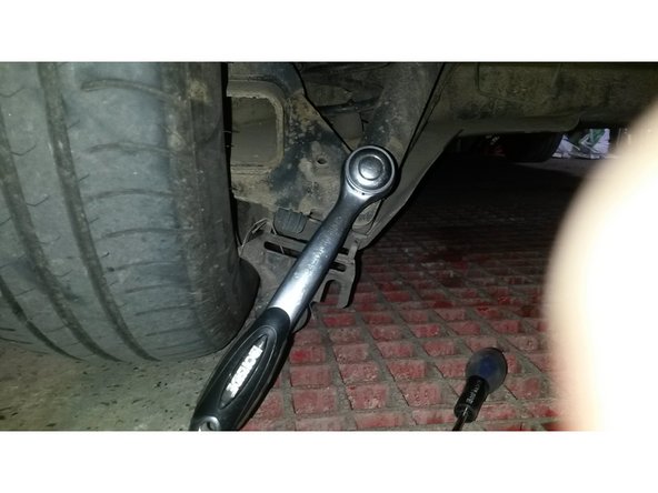 Desserrage avec la douille de 18