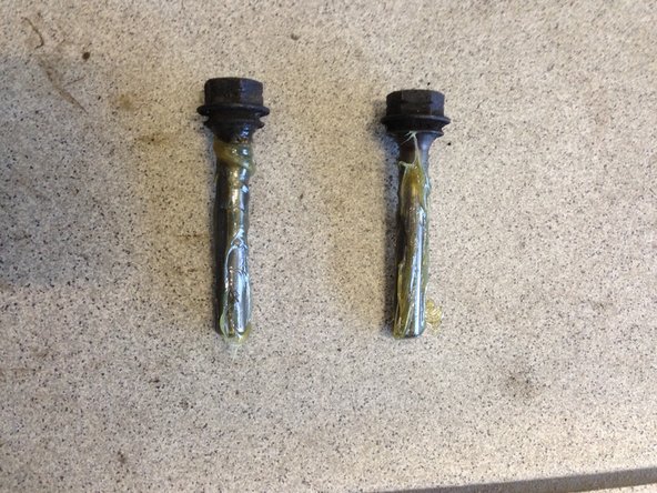 Appliquer de la graisse sur chaque coulisseaux