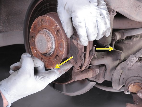 Retirer les 2 plaquettes de frein