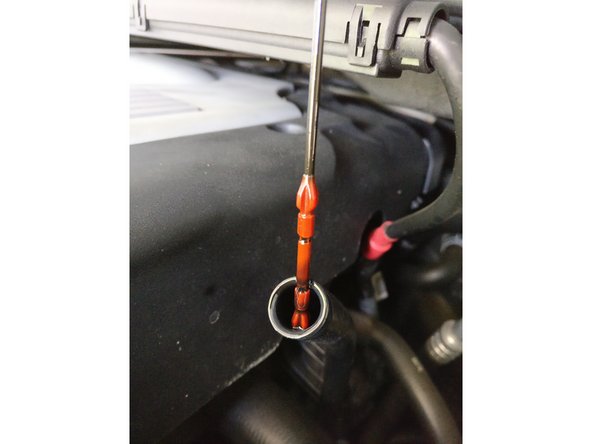 Verser les 7.5L d'huile dans le moteur puis faite le tourné 1 à 2 min puis vérifié si les niveaux sont bons