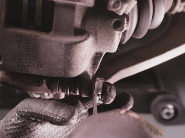 Repositionner les 2 vis de l’étrier puis bloquer