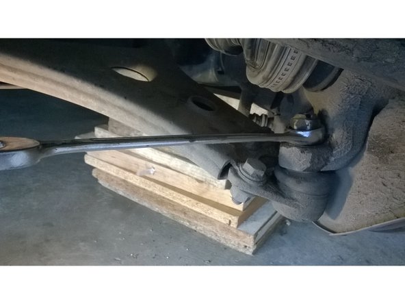 dévisser l'écrou avec une clef de 21