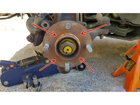 Une fois le disque retiré, nettoyez le tout à l'aide d'une brosse métallique.