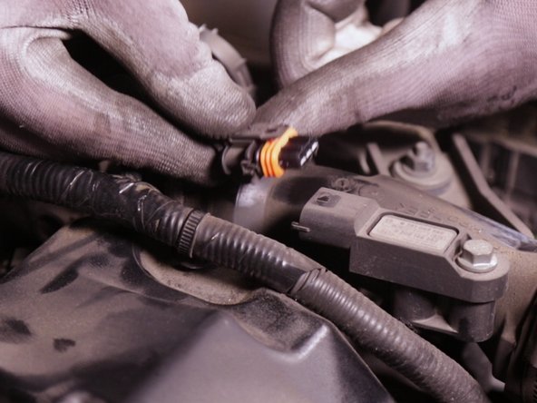 Débrancher le connecteur en pinçant la languette