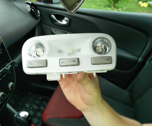 
To do this, you will need to press the 2 clips that hold the support then push the module to remove it.
