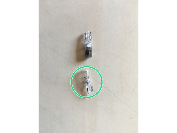 Vous pouvez vous aider d'une pince mais attention à ne pas trop sérer