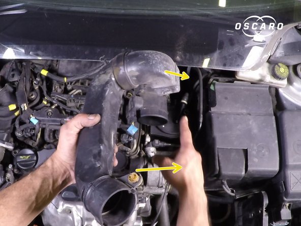 Replacer le haut du manchon d'arrivée d'air