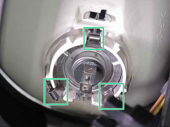 Vérifier que l'ampoule soit bien installée