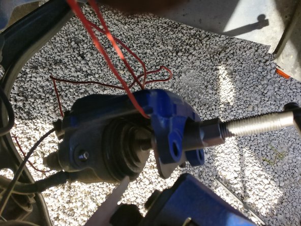 Repousser le piston jusqu’à ce qu'il soit en butée