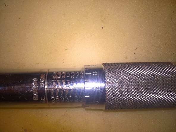 Repose bouchon carter, serrage clé dynamométrique 2,2 daN.m pour réaliser étanchéité. Mettre 3,5 litres d'huile dans le moteur, j'ai toujours mis de la synthétique 5w40, mais préconisation 5W30, faire tourner moteur au ralenti pour remplir filtre à huile, attendre le retour dans le carter et contrôler niveau à la jauge jusqu'au maxi. Huile = 3,8L