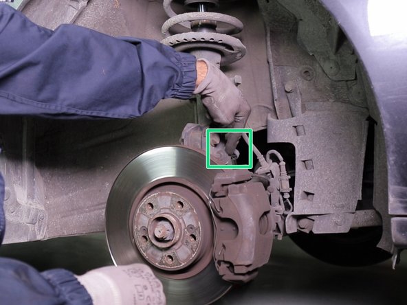 Décrocher le flexible de frein de son emplacement