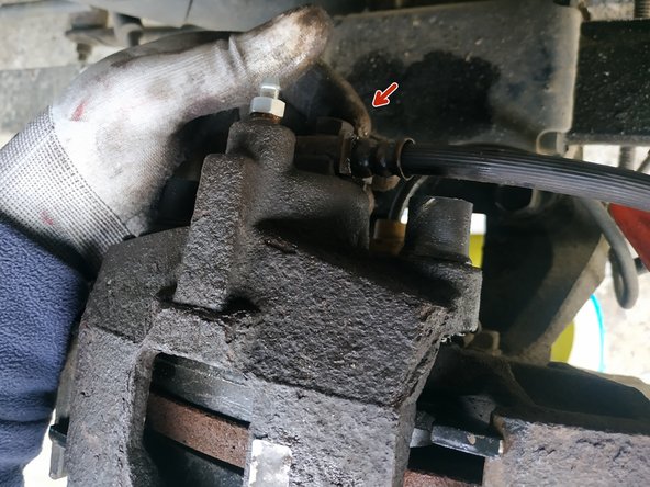 poser la conduite et serrer la vis à la main