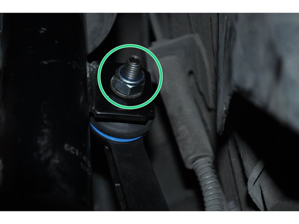 Procéder de la même manière sur la roue opposée.