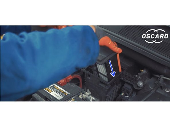 Mettre le nouveau filtre a air a ça place