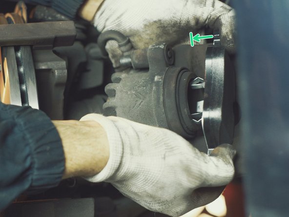 Forcer sur la plaquette pour l'insérer