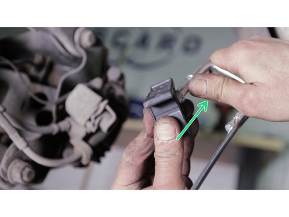 Répéter la même opération sur le collier du silencieux