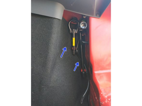 remettre la manivelle et l'anneau de remorquage en place