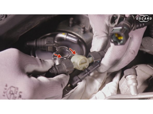 Ecarter le raccord du filtre.