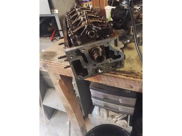 Dévissez également la sonde de température culasse