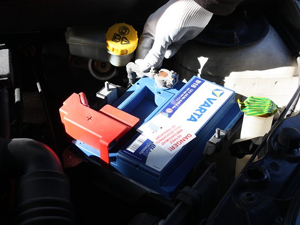 Serrer l'écrou de 10mm.