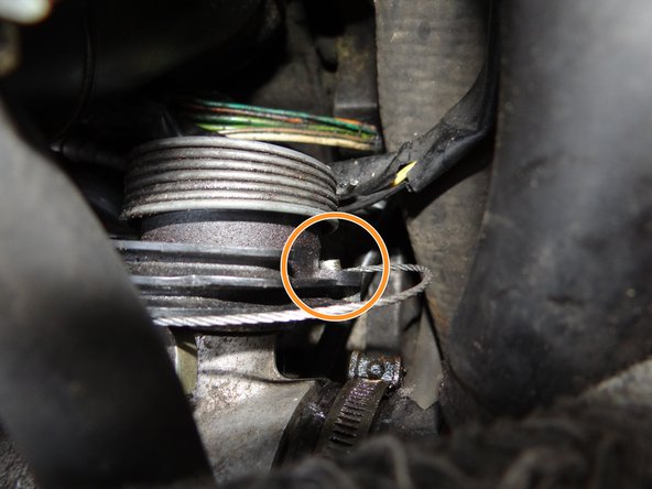 Déloger l’extrémité du câble de son logement