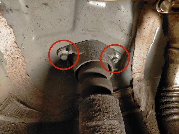 Déposer les vis à l'aide d'une clé de 10.