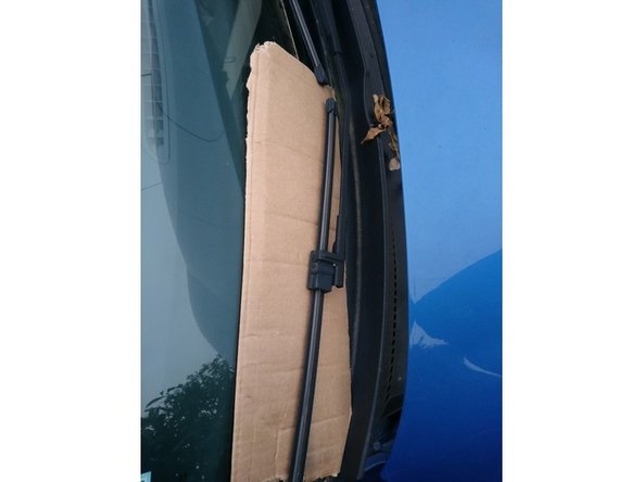 Contrôler que vous avez monté les essuies-glace neuf (témoin encore noir)