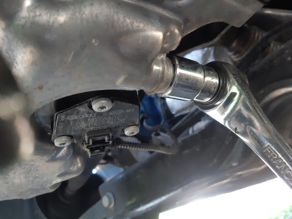 Revisser et serrer modérément le bouchon de vidange sur le carter