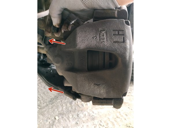 retirer les 2 capuchons en caoutchouc