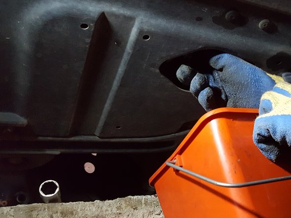 Dévissage final du bouchon à la main