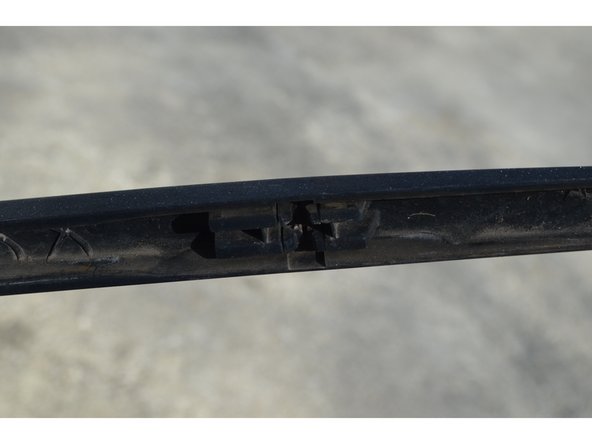 Il suffit de tirer dessus, il vient tout seul.